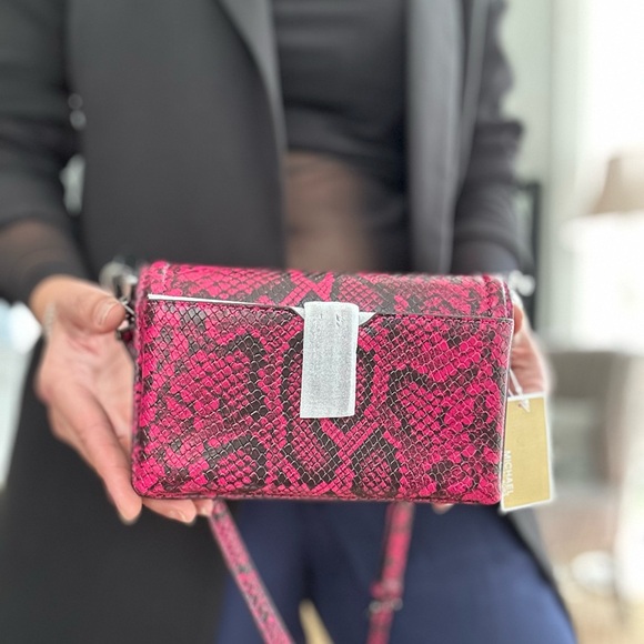 MICHAEL KORS Jet Set Charm Small Phone Crossbody - Picture 5 of 9